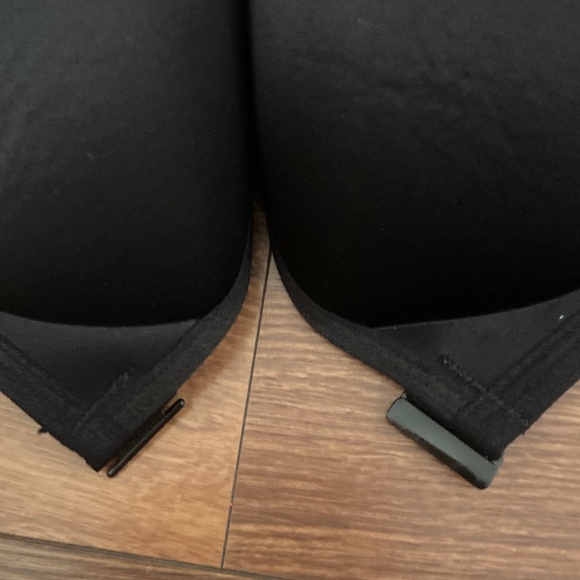 Victoria’s Secret sports bra 38D - Picture 5 of 5